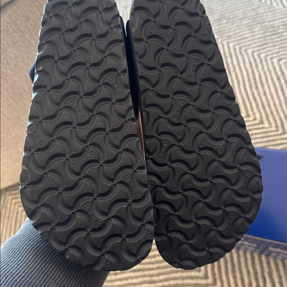 Birkenstock Gizeh Sandals - Picture 5 of 6